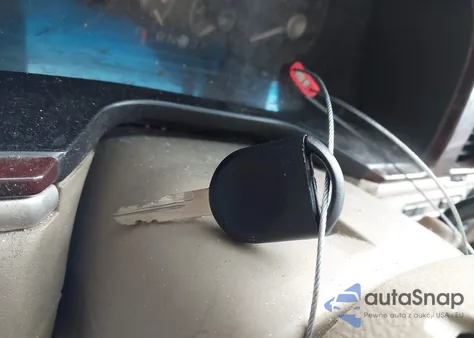 2010 Lincoln Town Car Signature Limited z USA, uszkodzony, nr VIN 2LNBL8CV5AX613980